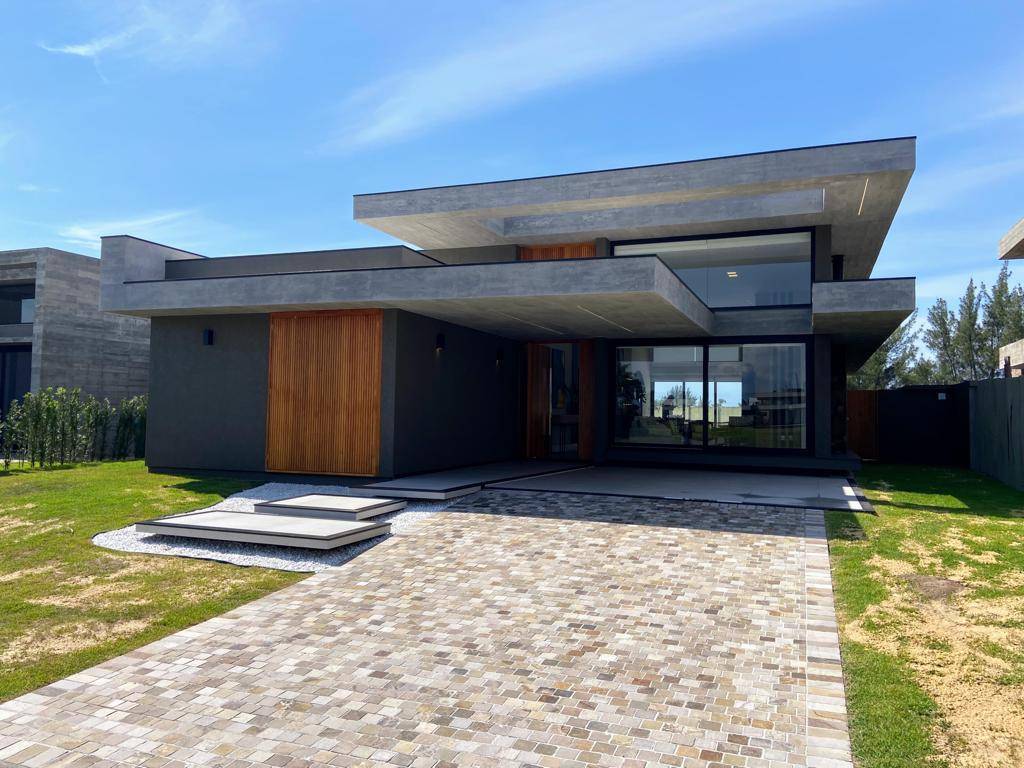 Casa em Condomínio 4 dormitórios para venda, Celebration em Capão da Canoa | Ref.: 8627