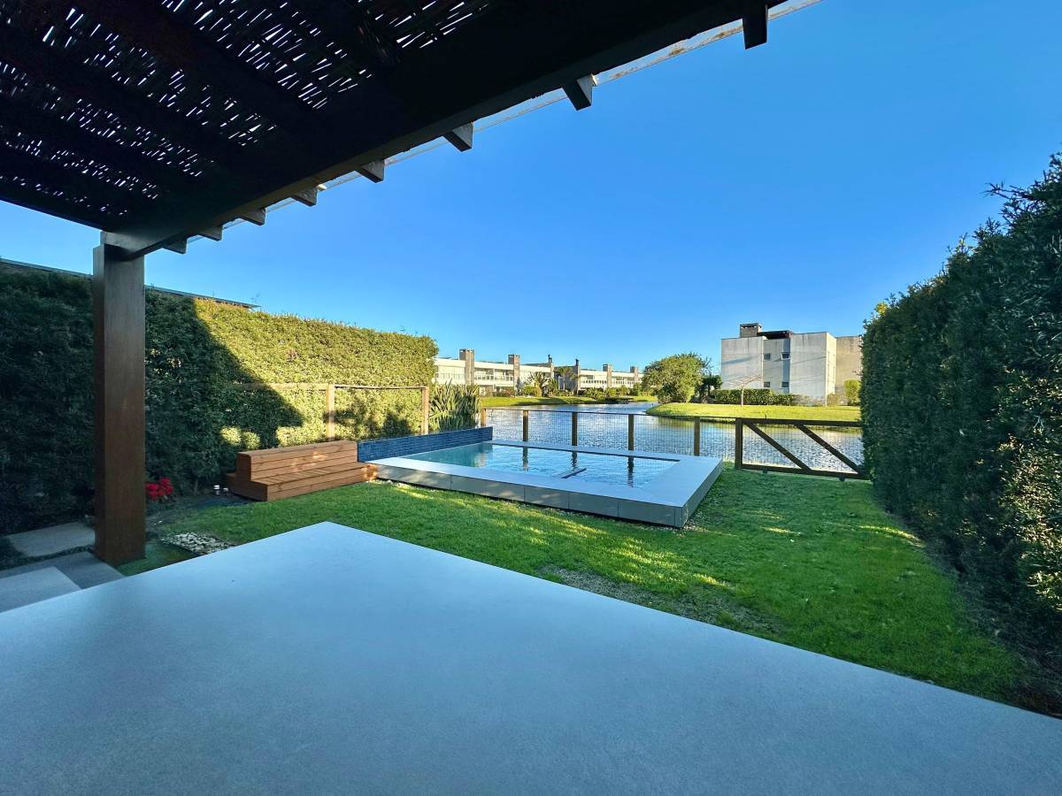 Casa 4 dormitórios para venda em Capão da Canoa | Ref.: 8851